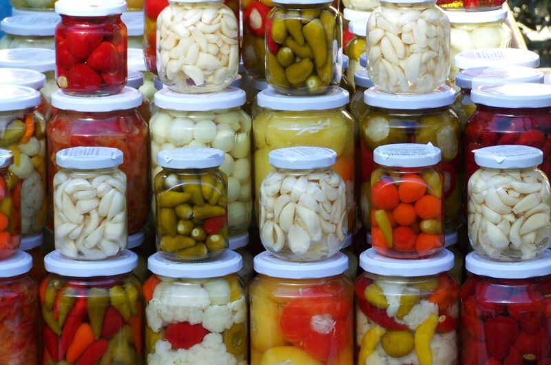 How to prepare quick pickled vegetables at home?